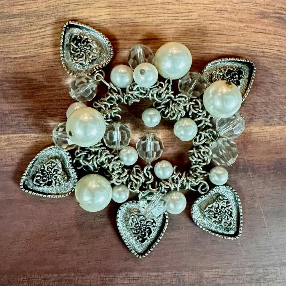 Charm‎ Heart Silver Tone Faux Pearl & Beaded Stretch Bracelet